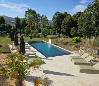 Saint-Paul en Jarez Bed & Breakfast | Les Chambres d'Hôtes du Château Eclosion