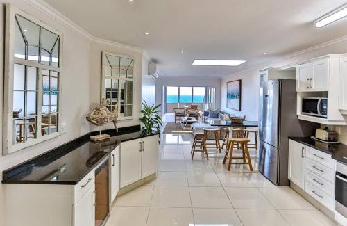 Shaka's Rock Apartment | Les Dauphine 3 - Premier Beach Front Apartment