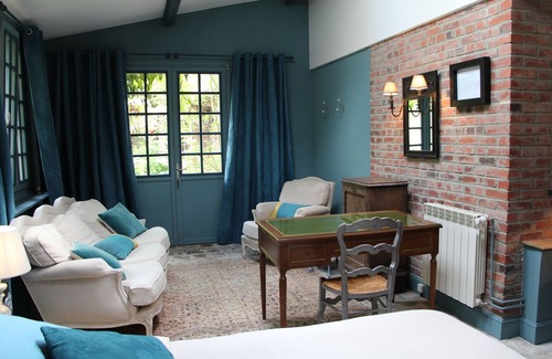 Les Veneurs House | Les Jardins Carnot