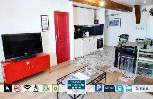 1st Arrondissement Apartment | Les marches de St Charles - 100M2