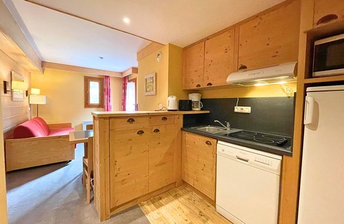 Les Bruyeres Apartment | Les Menuires: 1-bedroom apartment for 4 people, 34m², equipped kitchen, near ski lifts