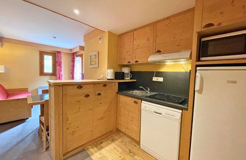Les Bruyeres Apartment | Les Menuires: 1-bedroom apartment for 4 people, 34m², equipped kitchen, near ski lifts
