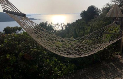 Ile du Levant Apartment | Les Oreades, studio le marin avec vue mer imprenable
