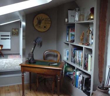 Bourgogne Apartment | Les Pensees Chambre Hemingway