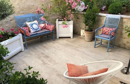 Bourgogne Apartment | Les Pensees Chambre Hemingway