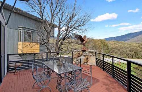 Lake Crackenback House | Les Perrieres Chalet - Spacious 2BR Chalet l Gym l Indoor Pool l Tennis l WiFi l BBQ