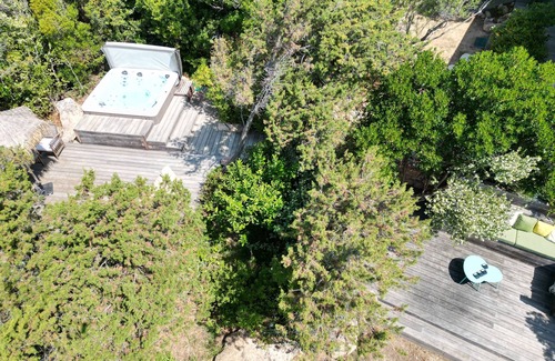 Coti-Chiavari House | LES PIEDS DANS L'EAU Jacuzzi and beach for 2 to 8 people