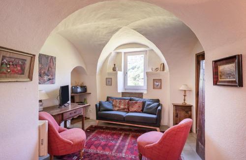 Joyeuse House | Les Pieds dans la Beaume