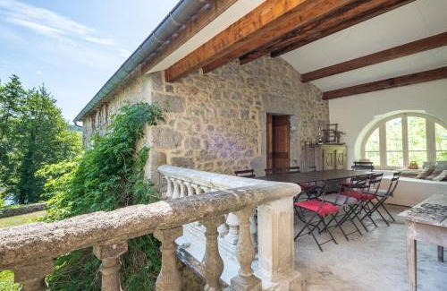 Joyeuse House | Les Pieds dans la Beaume