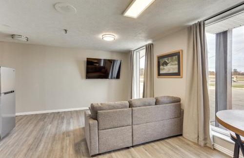 Oakland City Apartment | Less Than 1 Mi to Oakland City University Cozy Apartment