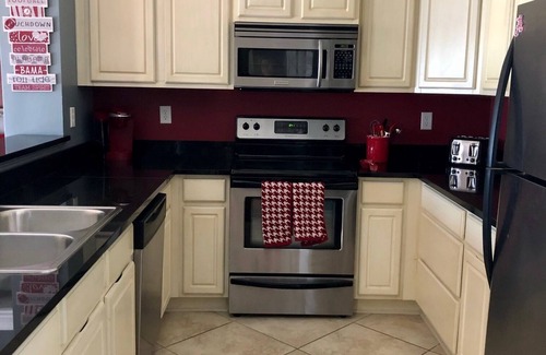 Tuscaloosa Condo | Less Than 1 mile to Bryant Denny, Coleman Coliseum, & Sewell-Thomas