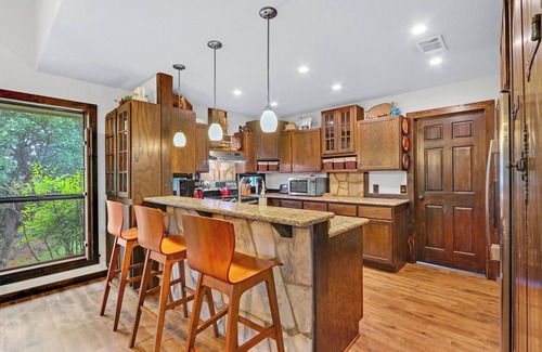 Gruene House | Less than 1 mile from Gruene Hall! Sleeps up to 8! Private Hot Tub!
