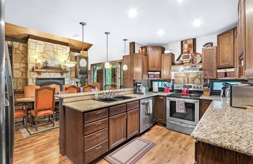 Gruene House | Less than 1 mile from Gruene Hall! Sleeps up to 8! Private Hot Tub!