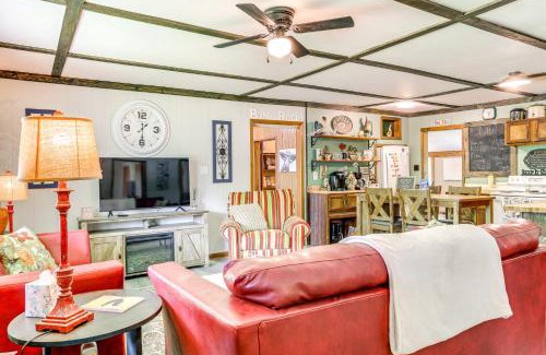 Hardy House | Less Than half Mi to Lake Secluded Gem in Cherokee Village