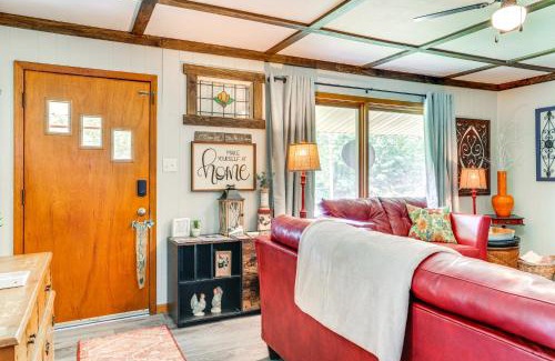 Hardy House | Less Than half Mi to Lake Secluded Gem in Cherokee Village