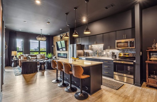 Edgehill Condo | Let 'Er Buck Nashville on Music Row near Broadway with Pool, Patio, Parking