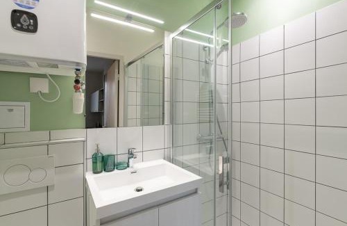 Voltaire - Saint Amour Apartment | Let's- 2 and 1 - Sweet Voltaire