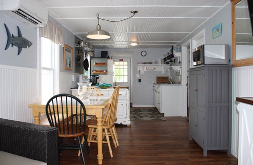 Hampton Cottage | Let the sea revive you. 1/2 block to beach.
