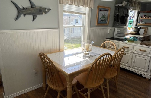 Hampton Cottage | Let the sea revive you. 1/2 block to beach.