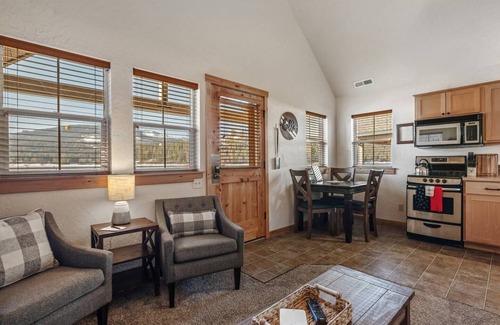 Dover Bay House | Let your cares drift away at "Summer Breeze" and enjoy lake life on Lake Pend Oreille!