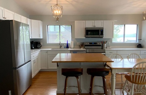 Skaneateles House | Level Skaneateles Lakefront Woodland Cottage