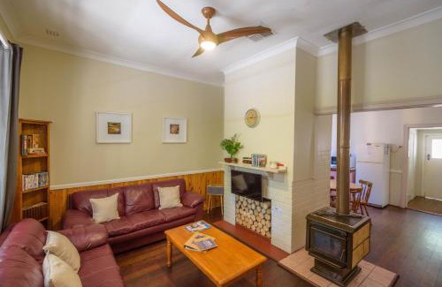 Southampton House | Lewana Cottages