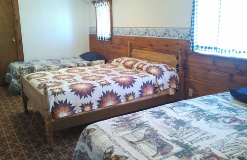 Dillon Cabin | Lewis and Clark Room, Rustic cozy room for 3-4 in historic Grant MT with WiFi