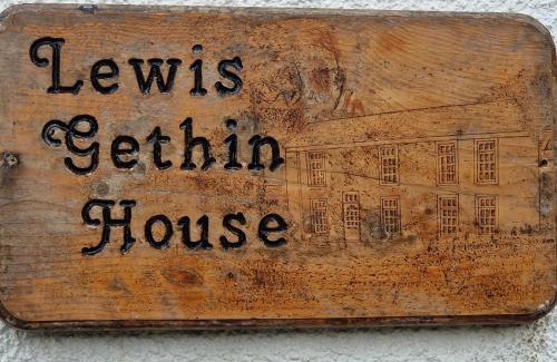 Pentrebach House | Lewis Gethin House, Newly renovated cottage sleeps 9, close to bike park wales