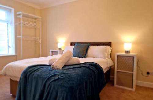 Pentrebach House | Lewis Gethin House, Newly renovated cottage sleeps 9, close to bike park wales