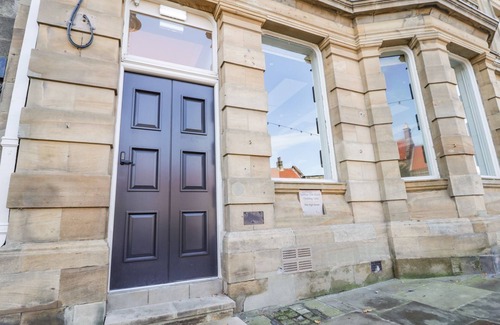 Loftus Cottage | LEWIS HUNTON SUITE, romantic, character holiday cottage in Loftus