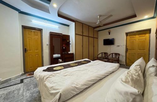 G-9 Sector Bed & Breakfast | Lexus Lodge