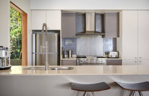 Sapphire Beach House | Liapari Beach House, Absolute Beachfront, Pool, Spa, 4B/4B