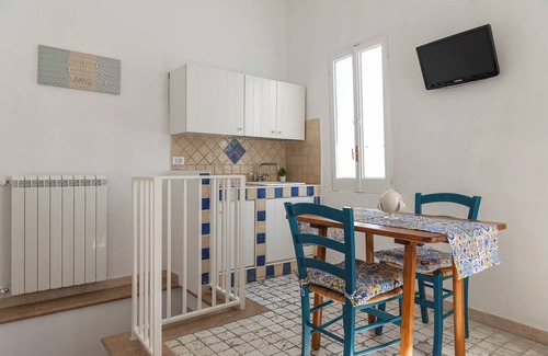 Centro Storico Apartment | Libeccio dwelling - historic center a few meters from the sea