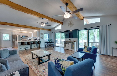 Eatonton Cottage | 'Liberty Lodge': Lakefront Cottage w/Porch & Dock