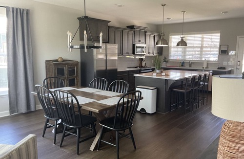 Tullahoma Cottage | “License To Chill”. Lake Cottage at Tims Ford Lake Golf cart/Fire pit/Marina