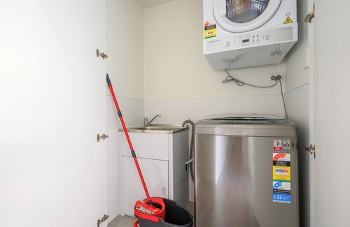 Lidcombe Apartment | Lidcombe 2Br Near Olympic Park Train station