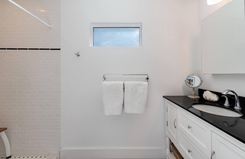 Sarasota House | Lido Beach Walk! One block to beach!