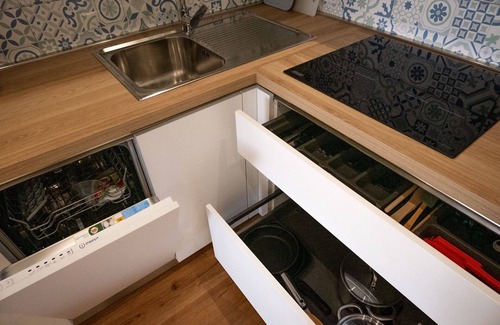 Jesolo Apartment | Lido di Jesolo renovated apartment in first row with pool and parking.