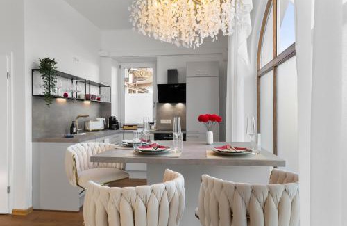 Miesbach Apartment | Liebelei Miesbach Boutique Apartment - 2 Min zum Bahnhof, eigener Parkplatz