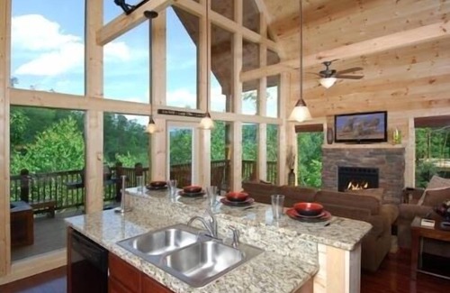 Pigeon Forge Cabin | Life Is Good by RedAwning