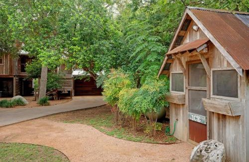 Gruene House | Life is Gruene-Riverfront Luxury-1Mi To GrueneHall
