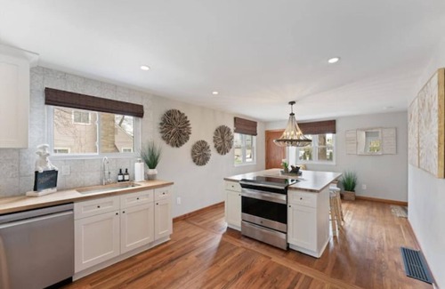 Knolls Thomas House | Light & Bright 4 Bed Hot Tub Patio Private Parking and Yard Near OSU