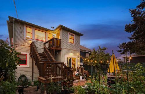 Paradise Park Apartment | Light filled Condo 3 Bedrm with enclosed sunny backyard