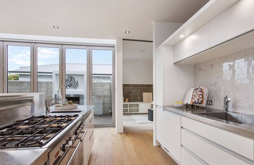 Christchurch City Centre House | Light filled townhouse. Stroll to river, Te Pae and central city.