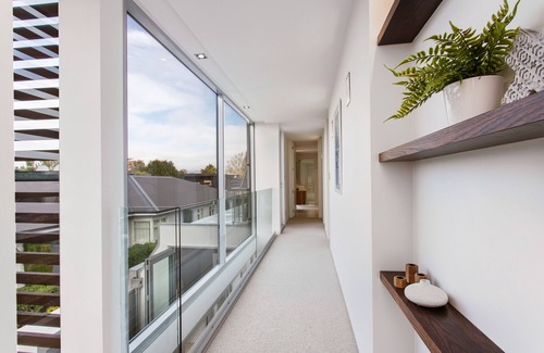 Christchurch City Centre House | Light filled townhouse. Stroll to river, Te Pae and central city.