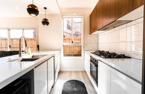 Werribee House | Light-Filled Werribee Escape