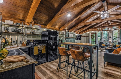 Townsend Cabin | Light'n Bug Bungalow: Pet Friendly, FREE Attraction Tickets, Hot Tub, & Firepit