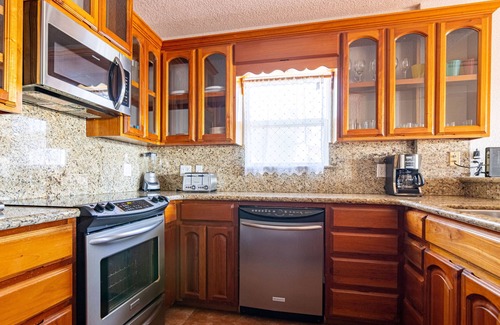 San Pedro Resort | Lighthouse Beach Villas 3br/2ba Beachfront Villa Playa
