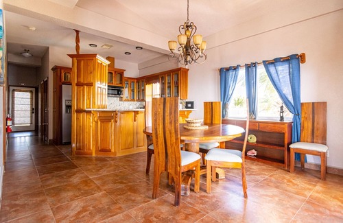 San Pedro Resort | Lighthouse Beach Villas 3br/2ba Beachfront Villa Oceano