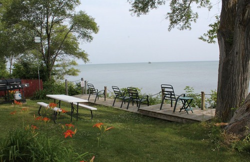 Port Hope Cabin | Lightkeepers Vintage Cottage 7